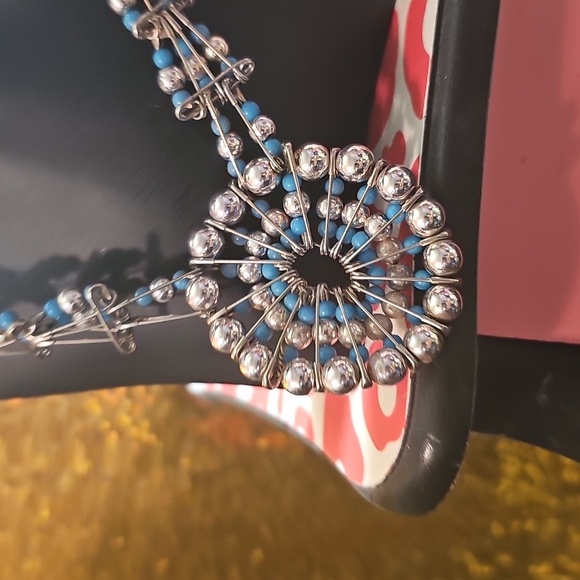 Stylish blue jewlery set. Includes necklace, bracelet, earings, And A ring - Picture 4 of 6